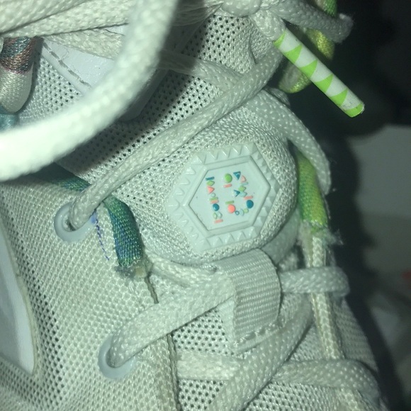 Nike Lebron XIII (GS) - Picture 3 of 6